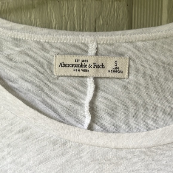 Abercrombie & Fitch graphic T size Small - Picture 2 of 5